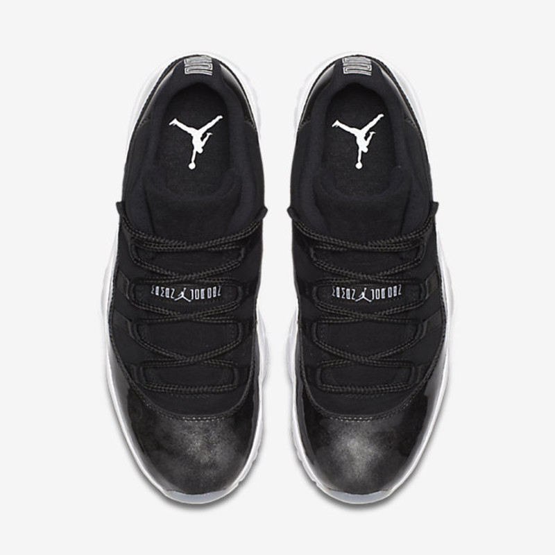 Jordan 11s black low best sale